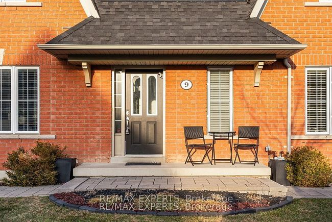 9 Carpendale Cres, House attached with 3 bedrooms, 2 bathrooms and 2 parking in Ajax ON | Image 6