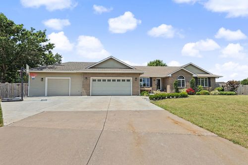 525 Stone Creek Dr, Newton, KS, 67114-8762 | Card Image