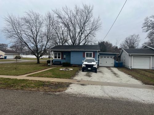 625 E Elm St, Hoopeston, IL, 60942-1835 | Card Image