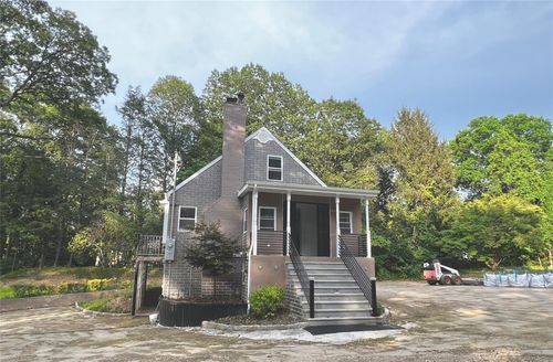 27 Dunlop Rd, Huntington, NY, 11743-3849 | Card Image