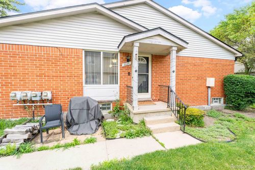 2220 Orchard Crest St, Shelby Twp, MI, 48317-4542 | Card Image