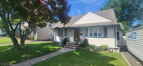 11 Chadwick Dr, Bloomfield, NJ, 07003-5337 | Card Image