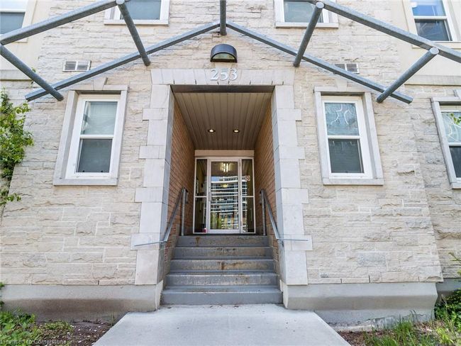 101 - 253 Lester St, House attached with 5 bedrooms, 2 bathrooms and null parking in Waterloo ON | Image 6