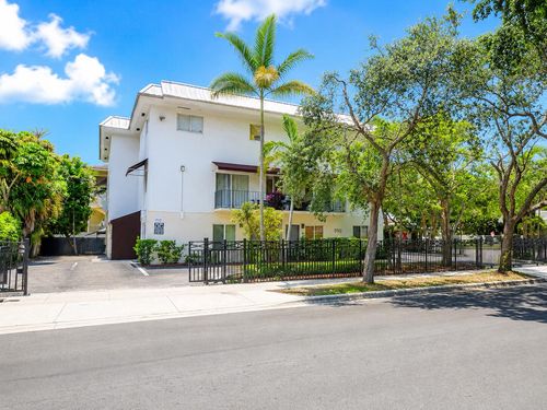 apt-1-990 Nw 1st St, Miami, FL, 33128-1238 | Card Image