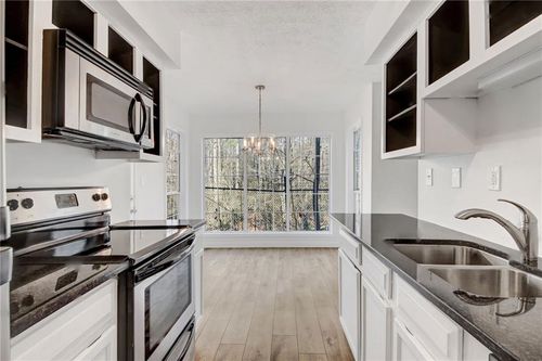 702 Glenleaf Dr, Peachtree Corners, GA, 30092-6107 | Card Image