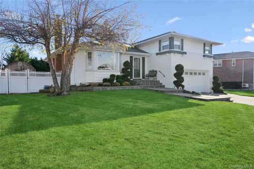 1201 Day St, Seaford, NY, 11783-1523 | Card Image