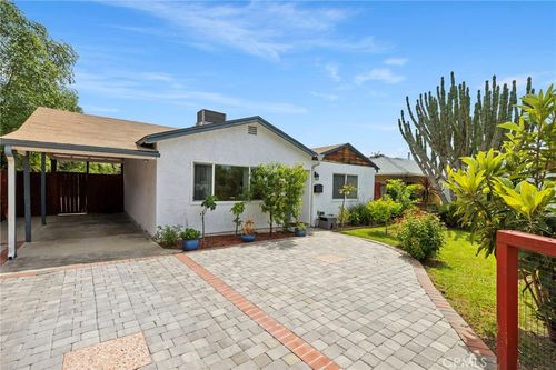 6928 Lubao Ave, Winnetka, CA, 91306-3911 | Card Image