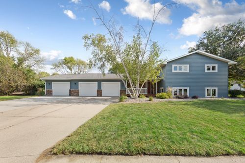 1552 Nottingham Dr, North Mankato, MN, 56003-2812 | Card Image