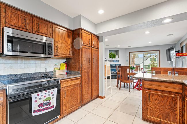 Kitchen/Dining | Image 11