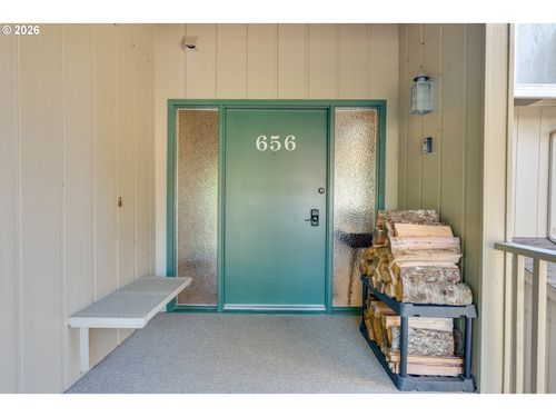 68656 E Bowmans Cir, Welches, OR, 97067-0240 | Card Image