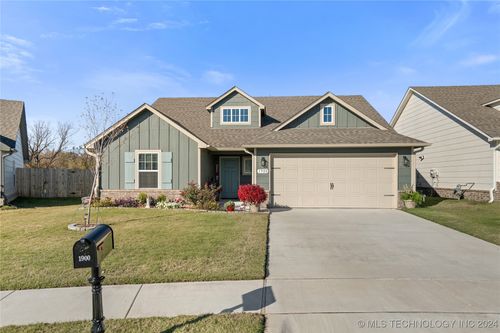 1900 E Van Buren Place, Broken Arrow, OK, 74011 | Card Image