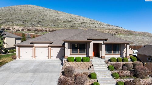 216 Bear Dr, Richland, WA, 99352-8806 | Card Image