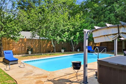 325 Ivy Mill Ct, Roswell, GA, 30076-2337 | Card Image
