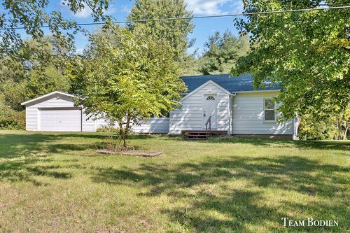 9425 E Church Rd, Vestaburg, MI, 48891-8721 | Card Image