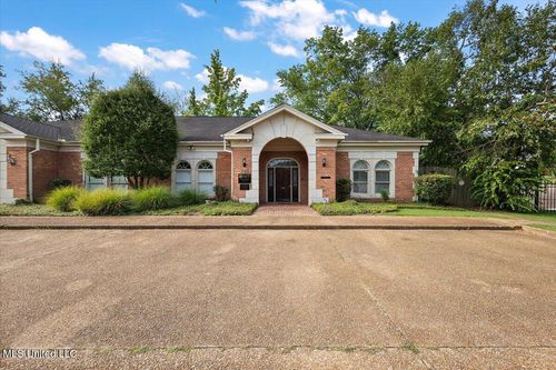 395 Edgewood Terrace Dr, Jackson, MS, 39206-6217 | Card Image