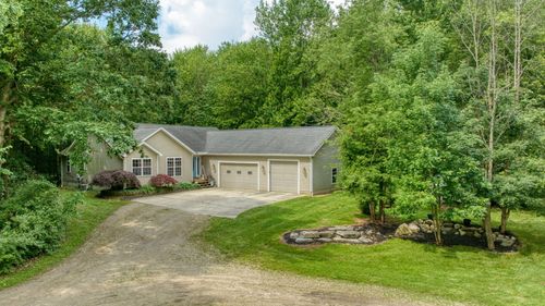 8395 Dalton Rd, Onsted, MI, 49265-9577 | Card Image