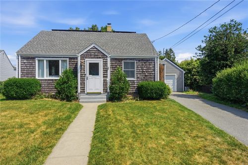 25 King Rd, Middletown, RI, 02842-4813 | Card Image