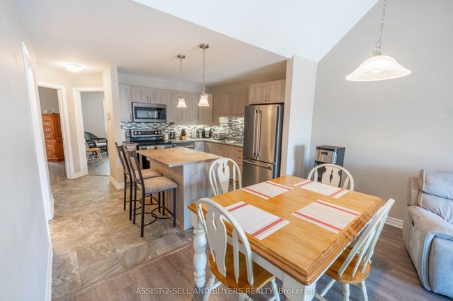 225 - 218 1 St St E, Condo with 2 bedrooms, 1 bathrooms and 2 parking in Cornwall ON | Image 6