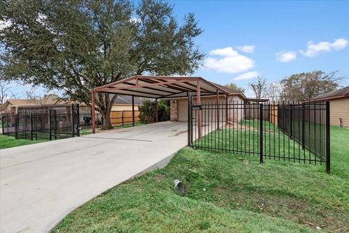 5018 Wilmington St, Houston, TX, 77033-3251 | Card Image