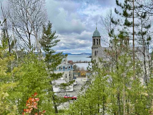 122 Raymond Ave, Newport, VT, 05855-1948 | Card Image