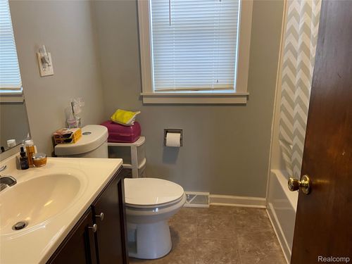 417 Cameron Ave, Pontiac, MI, 48342-1809 | Card Image