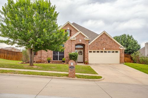 1316 Meadowlakes Dr, Azle, TX, 76020-3756 | Card Image