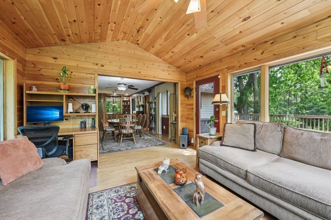 15-web-or-mls-Barnes Ave-0306-015.jpg | Image 20
