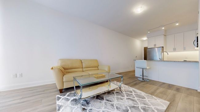 901 - 20 Gatineau Dr, Condo with 1 bedrooms, 1 bathrooms and 1 parking in Vaughan ON | Image 4