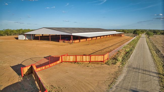 Approx. 140x275 multi use arena with 20x30 tackroom and 9 stalls on one side plus a cattle return lane, catch pen, roping chute with concrete lead up and *room to customize* on theother side. | Image 28