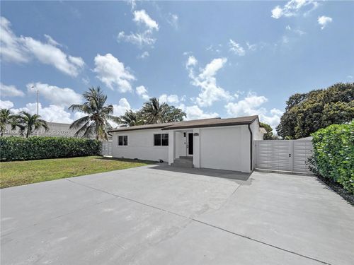 660 S Biscayne River Dr, Miami, FL, 33169-6230 | Card Image