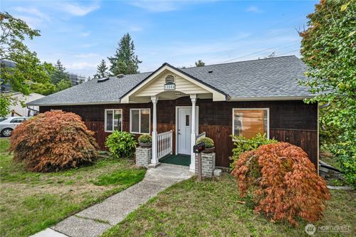 18504 8th Avenue Ne, Shoreline, WA, 98155 | Card Image