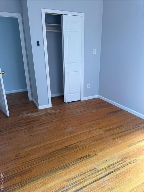 88 Moline St, Queens Village, NY, 11427-2716 | Card Image