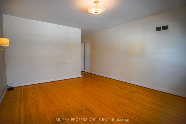 88 Valecrest Dr, House other with 4 bedrooms, 2 bathrooms and 4 parking in Etobicoke ON | Image 26