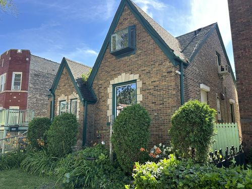 8906 S Hermitage Avenue, Chicago, IL, 60620 | Card Image