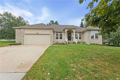 29483 Masters Ct, Louisburg, KS, 66053-3586 | Card Image