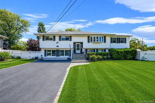 20 Rochelle Ct, Amityville, NY, 11701-3509 | Card Image