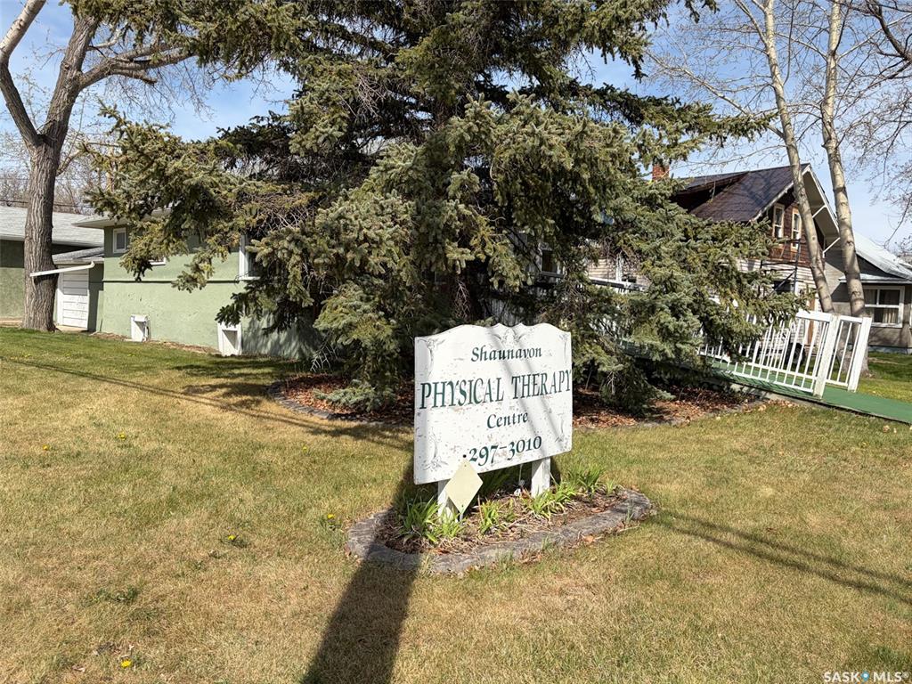 Commercial Sale in Shaunavon 2