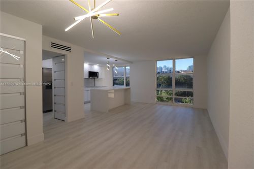 apt-332-210 172nd St, Sunny Isles Beach, FL, 33160-3422 | Card Image