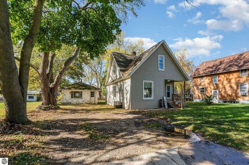 535 Hayes Ave, Alma, MI, 48801-2018 | Card Image