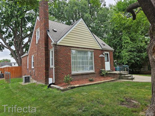 16684 Forest Ave, Eastpointe, MI, 48021-3345 | Card Image
