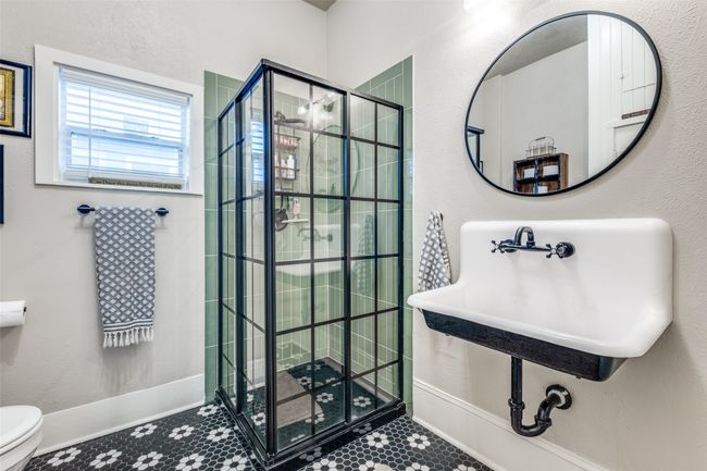 705 S Glasgow Dr, House other with 3 bedrooms, 2 bathrooms and null parking in Dallas TX | Image 11