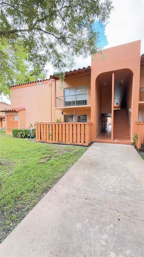 apt-q8-7121 Miami Lakes Dr, Miami Lakes, FL, 33014-6926 | Card Image