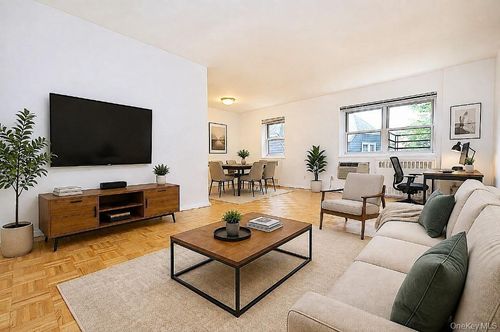 3d-111 E Hartsdale Ave, Hartsdale, NY, 10530-3218 | Card Image
