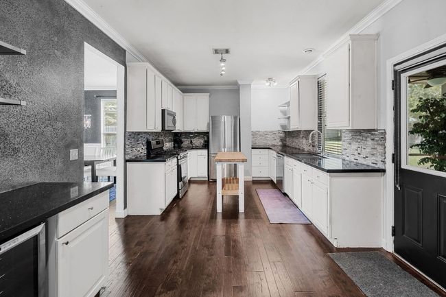 1600 Serenity Springs Cv, House other with 4 bedrooms, 3 bathrooms and 4 parking in Cedar Park TX | Image 9
