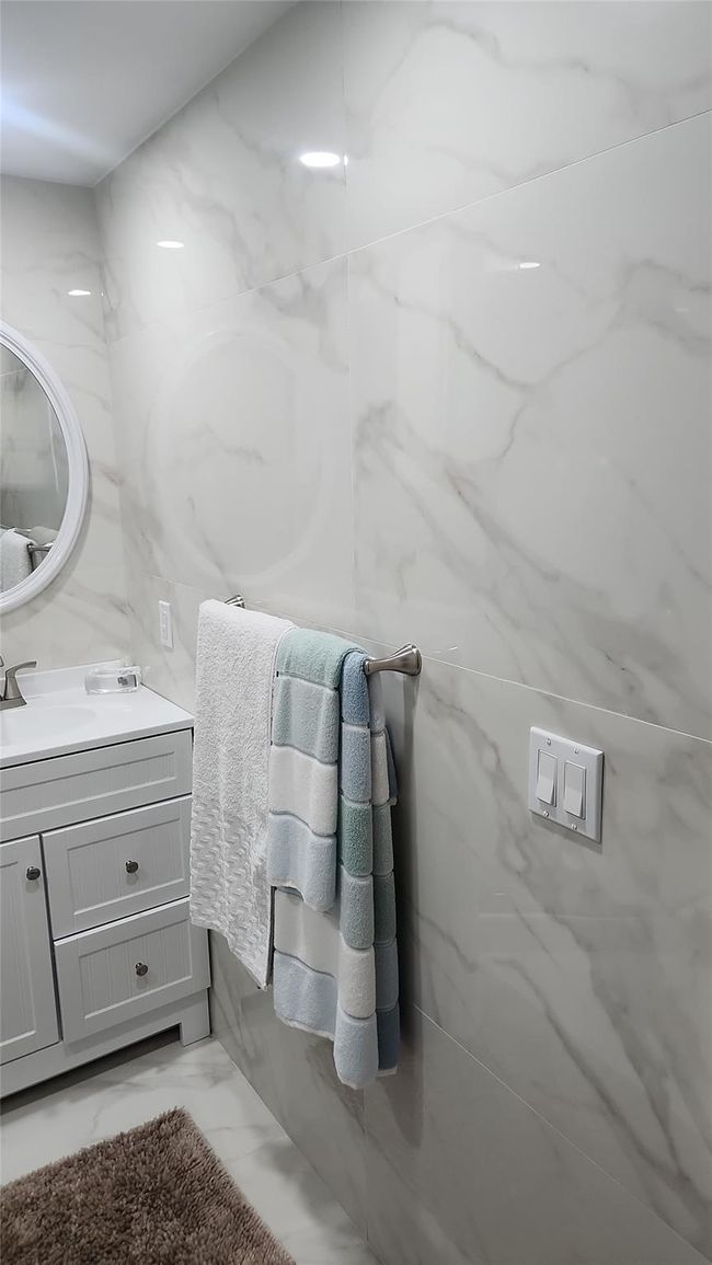 Main Bathroom #4 | Image 32