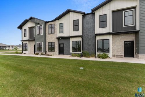102 N Bryggen Pl, Sioux Falls, SD, 57107-8513 | Card Image
