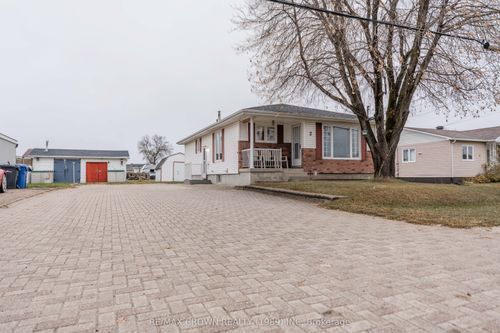 {{alt}} | Card Image