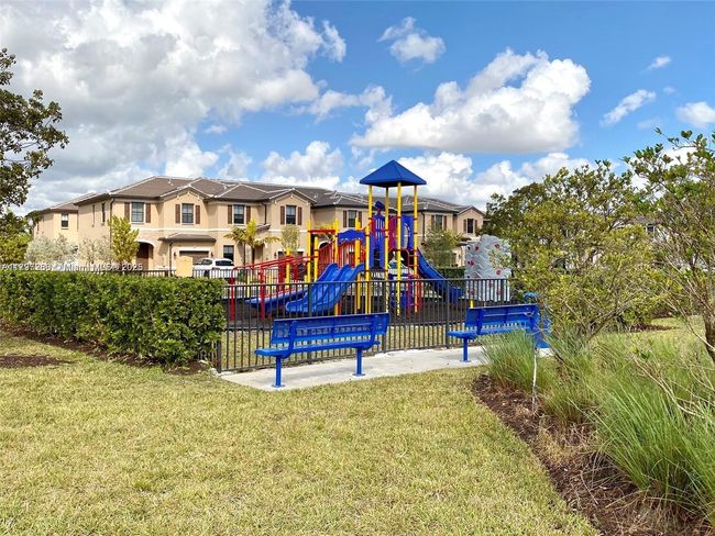 10607 W 34 Th Ct, Townhouse with 3 bedrooms, 3 bathrooms and null parking in Hialeah FL | Image 19