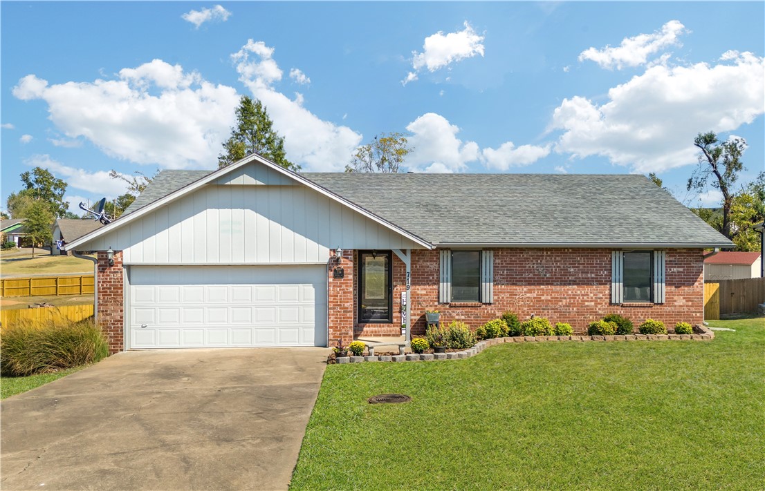 Riviera Dr, Rogers, AR 72758