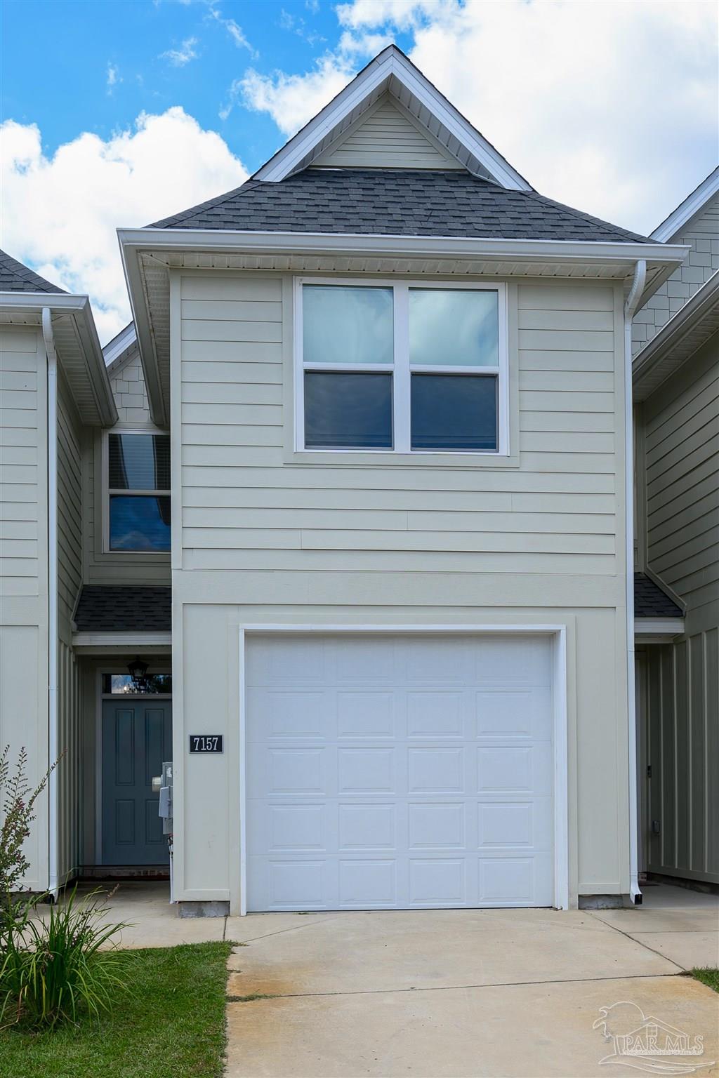 Majestic Blvd, Navarre, FL 32566